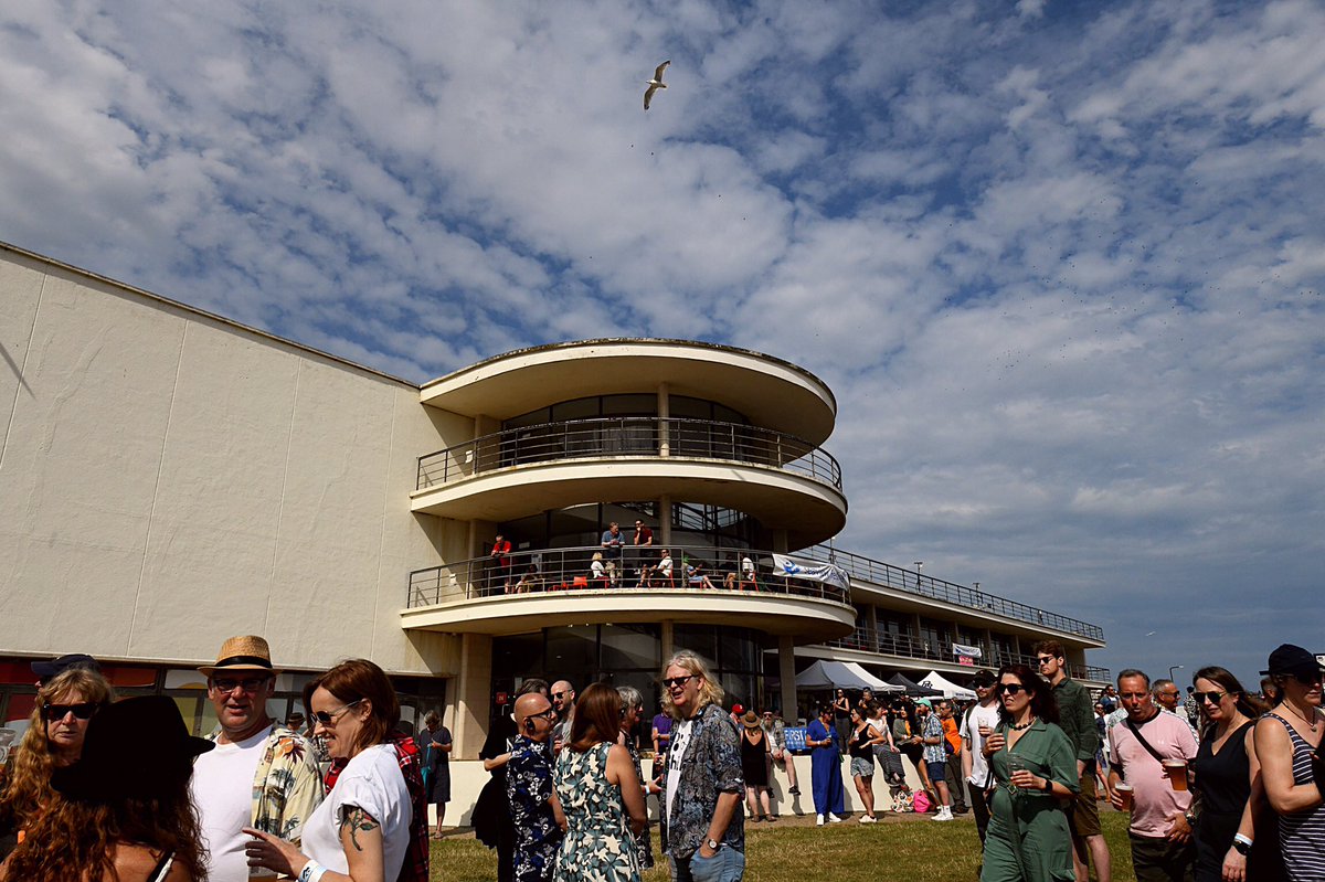 BreakGlassMag's tweet photo. Fab day in the stunning surroundings of the De La Warr as the inaugural Seaview Festival delivered on every level - review and photos here...
https://t.co/z41bqHpGZk
📸 @16beasleyst
🎪 @SeaviewFestival
📣 @austeritylabel
#SeaviewFestival #SV23 https://t.co/phVLpYWvhu