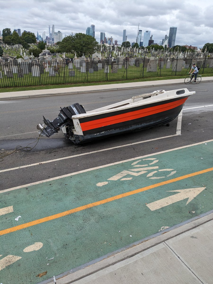 pwbnyc's tweet photo. This subsidization of free on street parking is getting crazy.

CC: @NYC_DOT @NYCSanitation @311 
https://t.co/KYeM3xARIK https://t.co/At4LE5GUuY