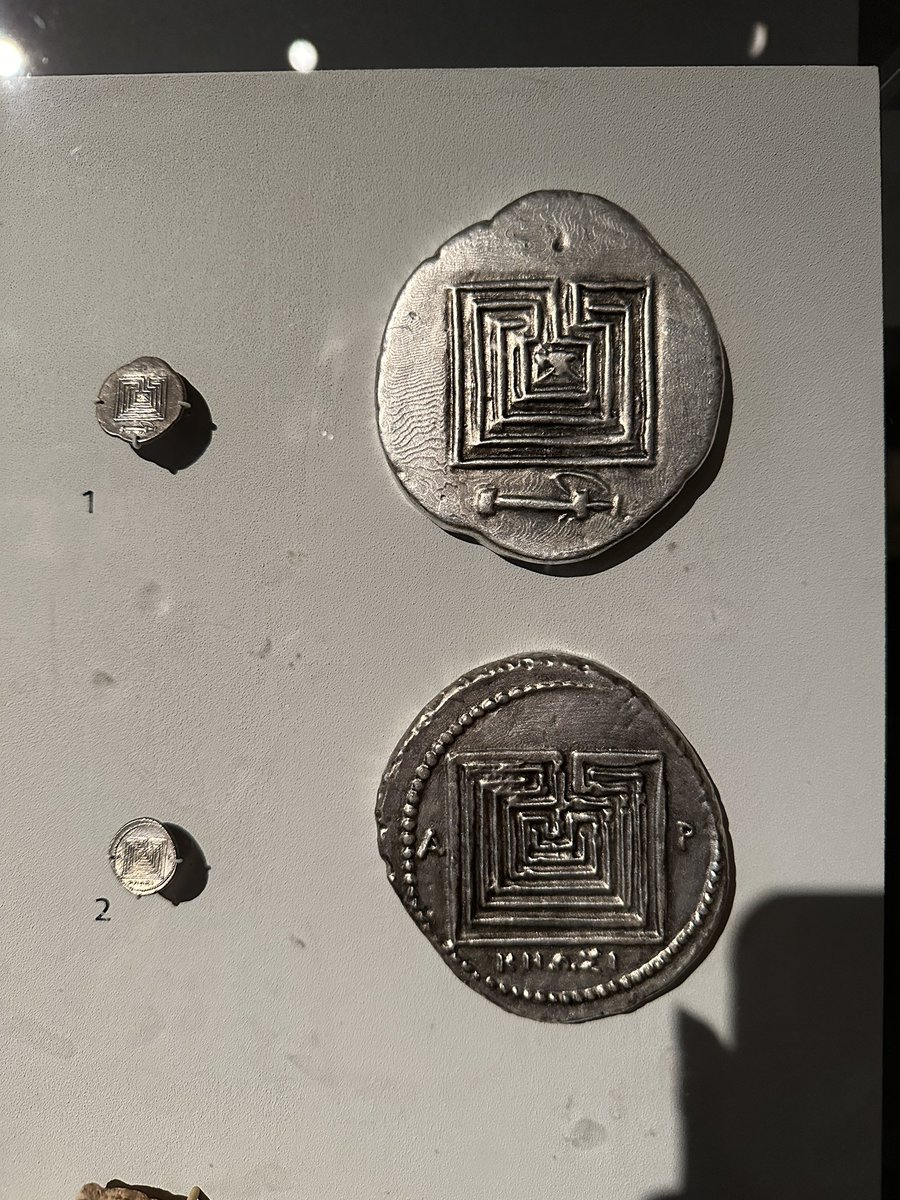 TinctureOfMuse's tweet image. More of this please! Tiny coins  - big replicas. So much easier to see! @AshmoleanMuseum #LabyrinthAshmolean