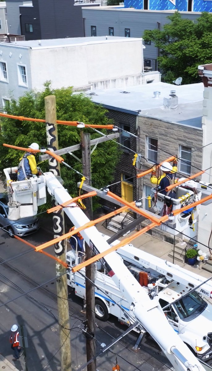 PECOconnect's tweet image. Celebrating #LineworkerAppreciationDay!💜 To all of PECO’s 480 lineworkers and 85 energy technicians, we extend our gratitude for your relentless work, skills, and devotion to your jobs. This year, because of you, #PECO achieved some of our best performance ever.