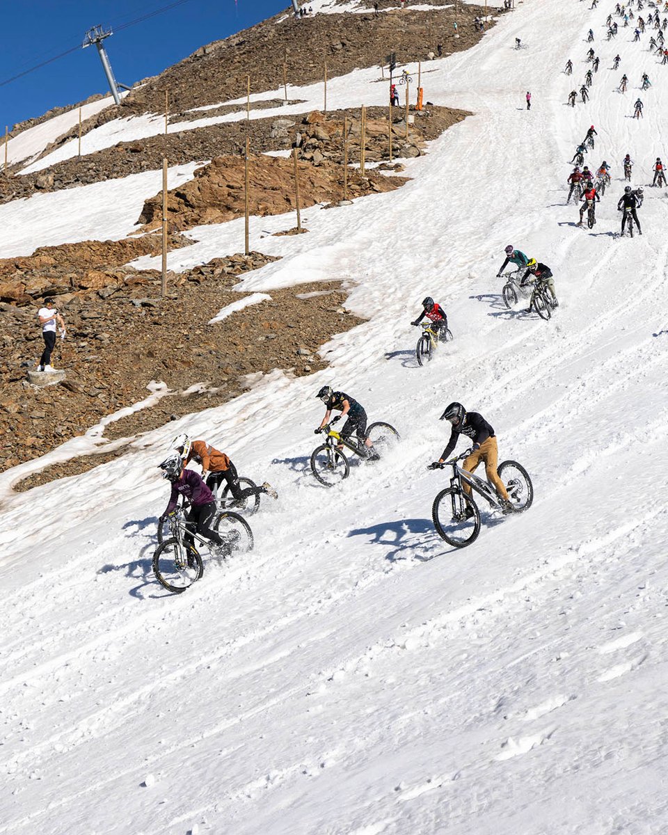 King of the glacier! 👑 Hugo Pigeon came out on top of the yearly carnage that is Megavalanche in Alpe d'Huez, bridging the 2600 meters down in under 40 minutes. Congrats!

#SCOTTbikes 
#SCOTTgenius 
#megavalanche 
#enduro