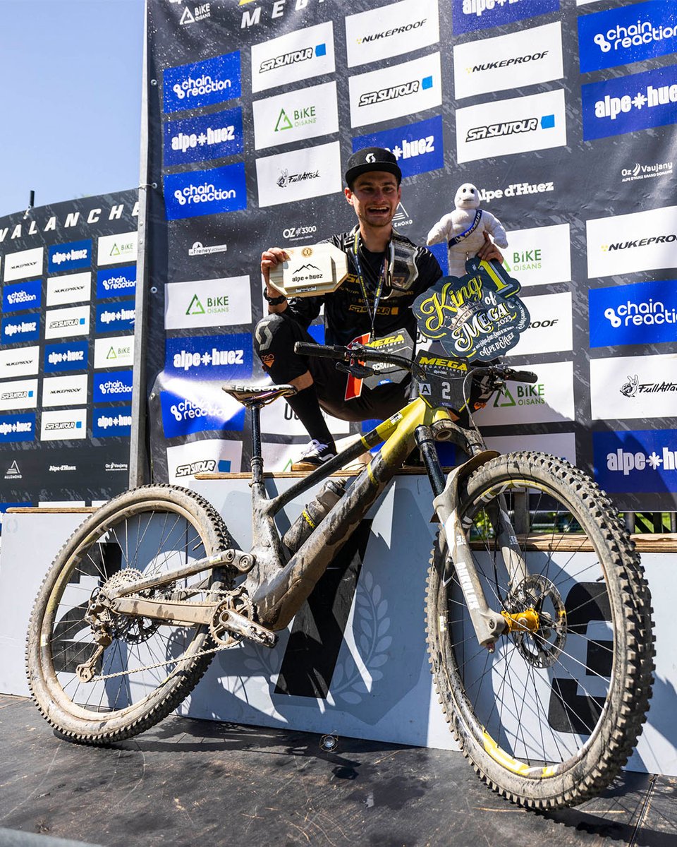 bikeonscott's tweet photo. King of the glacier! 👑 Hugo Pigeon came out on top of the yearly carnage that is Megavalanche in Alpe d'Huez, bridging the 2600 meters down in under 40 minutes. Congrats!

#SCOTTbikes 
#SCOTTgenius 
#megavalanche 
#enduro https://t.co/hGyk2DwsUz