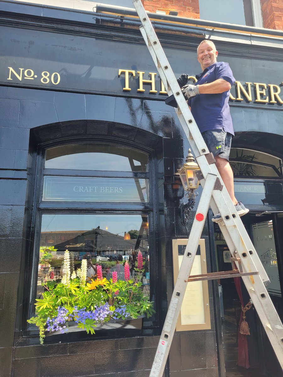 CHWorthing's tweet photo. The street of the week is Maderia Ave, with all residents receiving 15% off. We love "Touching-up" the paint works, thank you Lenny & Alun; it looks fine & complements our beautiful garden! #caskmarque #harveysbrewery #adnamsbrewery #caskfinder #worthingpubs #streetoftheweek https://t.co/MMgIPBASU2