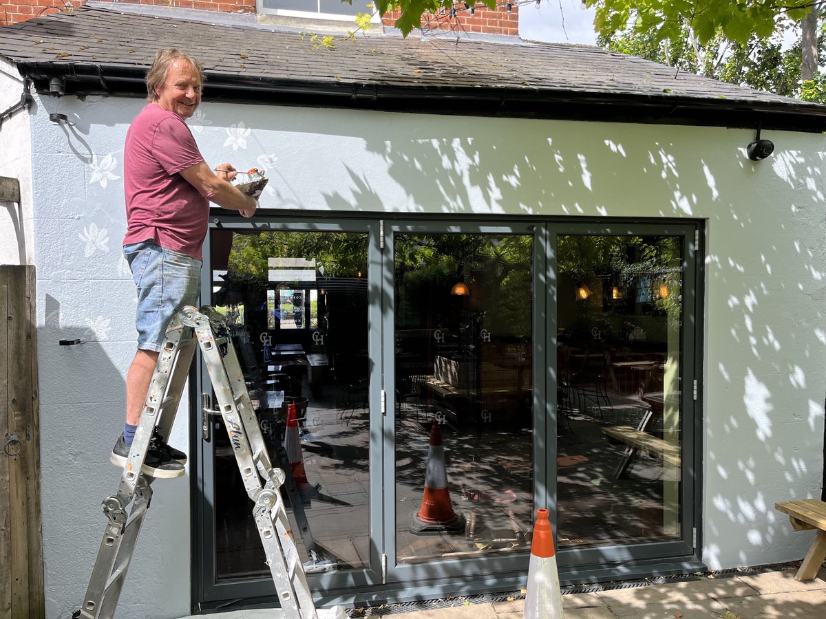 CHWorthing's tweet photo. The street of the week is Maderia Ave, with all residents receiving 15% off. We love "Touching-up" the paint works, thank you Lenny & Alun; it looks fine & complements our beautiful garden! #caskmarque #harveysbrewery #adnamsbrewery #caskfinder #worthingpubs #streetoftheweek https://t.co/MMgIPBASU2