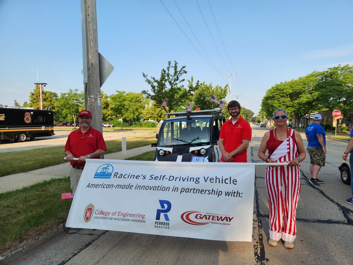 AndiBatTOPS's tweet photo. Proud to represent the great partnership between @CityofRacine, @gatewaytech, and @UWMadisonCEE #TOPSLab.  We are learning how the roads will need to change for future technology.  #SafetyFirst #ZeroinWI #AlwaysLearning #GOBadgers https://t.co/pp6ImZnw5a