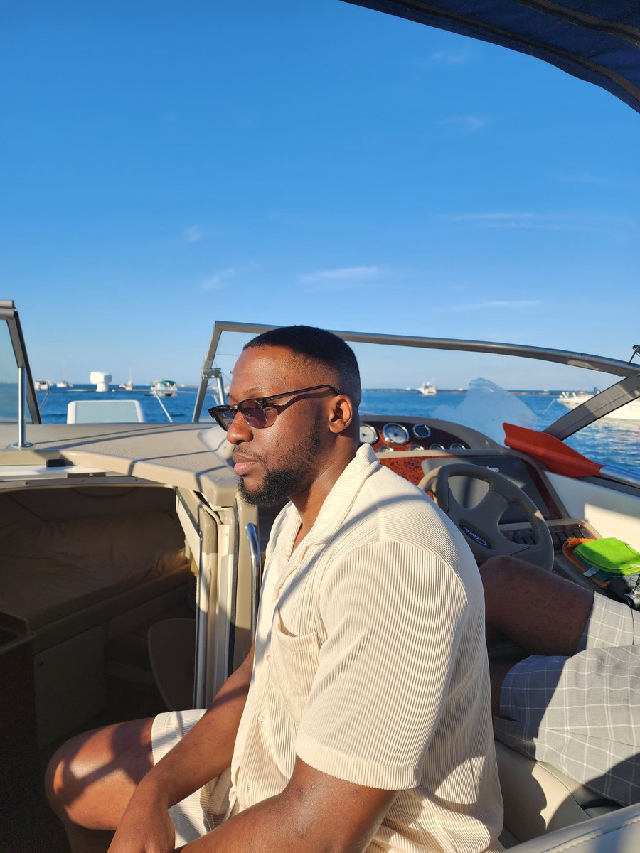 Martozium's tweet image. Waves and sunshine 🌊
#WeekendDump