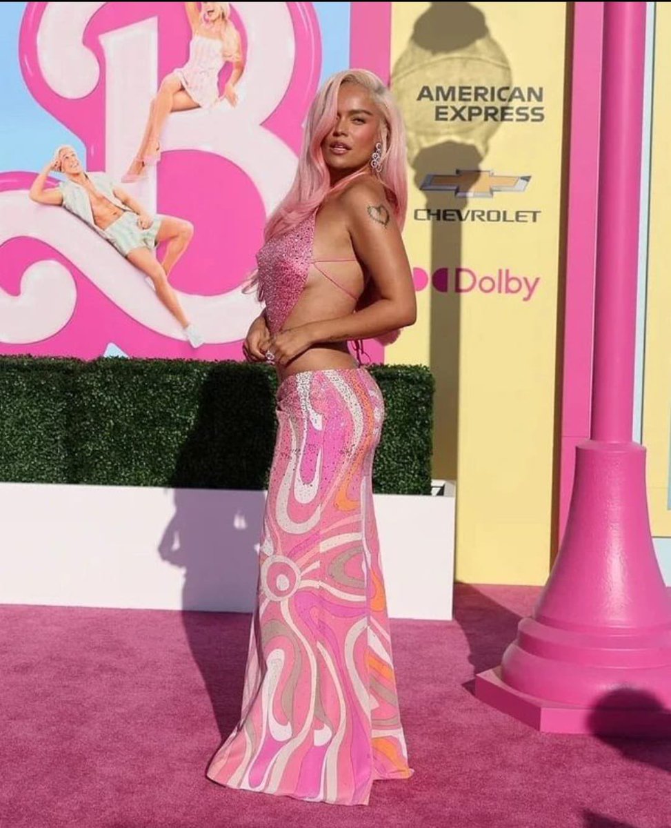 LA BICHOTA!  #KarolG no pink carpet de #Barbie  #BarbieTheMovie