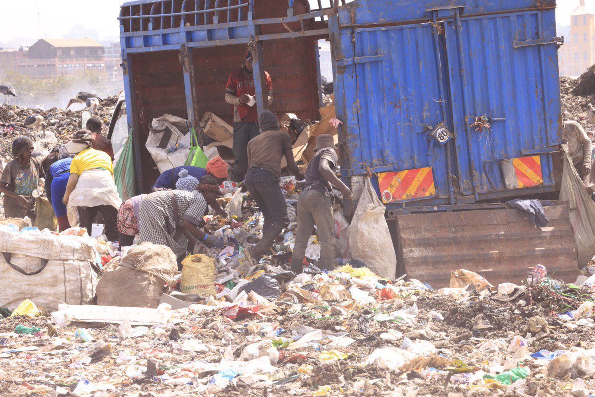 Went to the Dumpsite to interact with our staff and the people of Dandora where I updated them on the progress we’re making. Also apprised them on the progress we’ve made on the new weigh-bridge as well as access roads to sort out congestion at the dumpsite. We’re moving towards