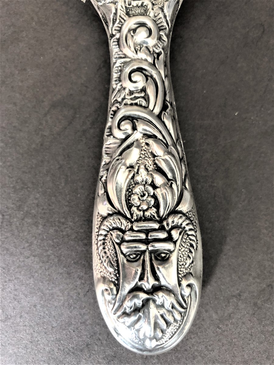 ilsuttoneri's tweet photo. Very striking Vintage Sterling Silver Mounted Dressing Table Set with Green Man and Herne the Hunter motifs. Made by Broadway & Co, Birmingham, 1983 from their original Edwardian dies.
From: https://t.co/TjubYHhxwk
@antiques_atlas #vintagesilver #greenman #hernethehunter https://t.co/xwrWnZbf5N