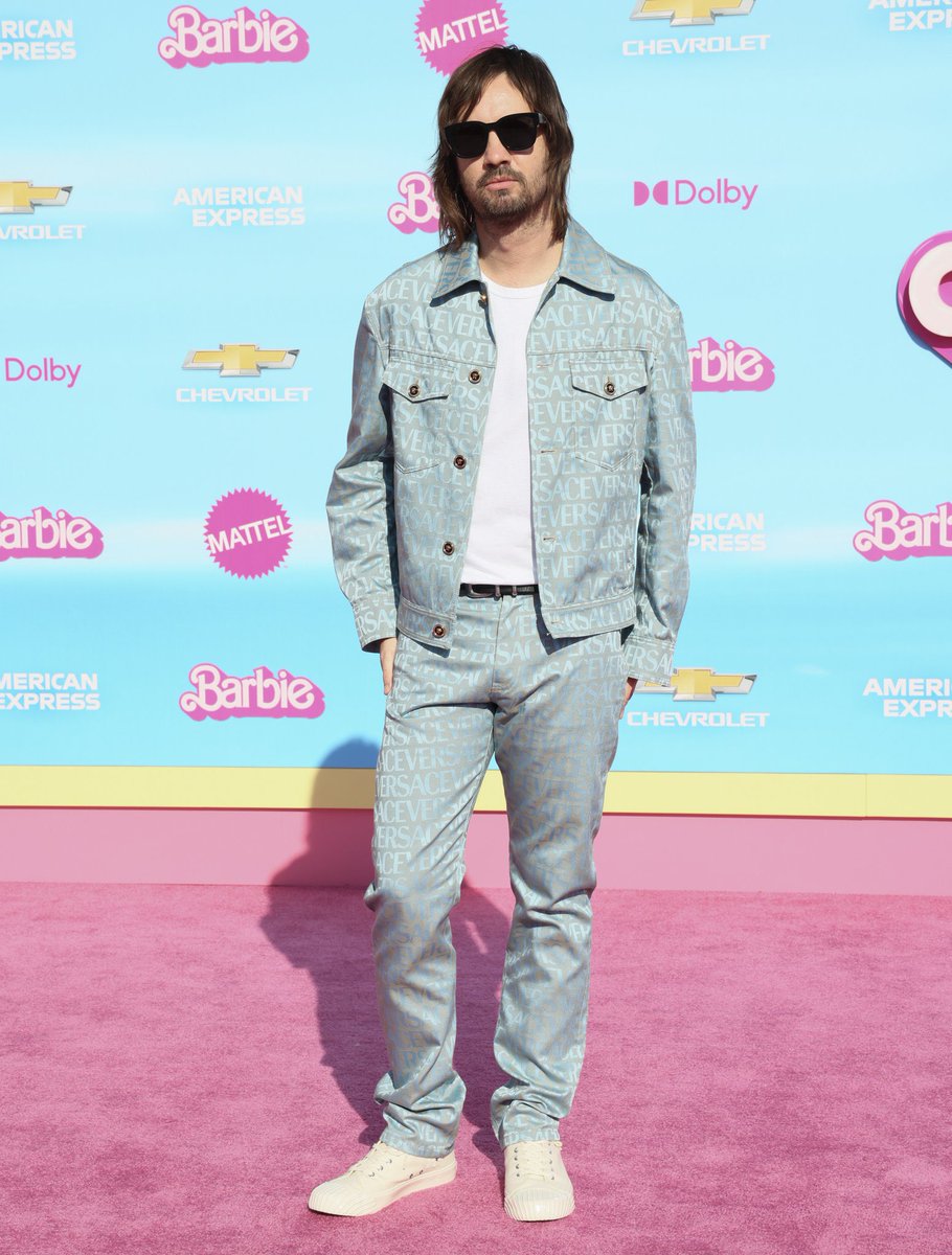 MiaLossen's tweet photo. Kevin Parker @tameimpala at the Barbie World Premiere 😭 https://t.co/YPBaLRRS7z