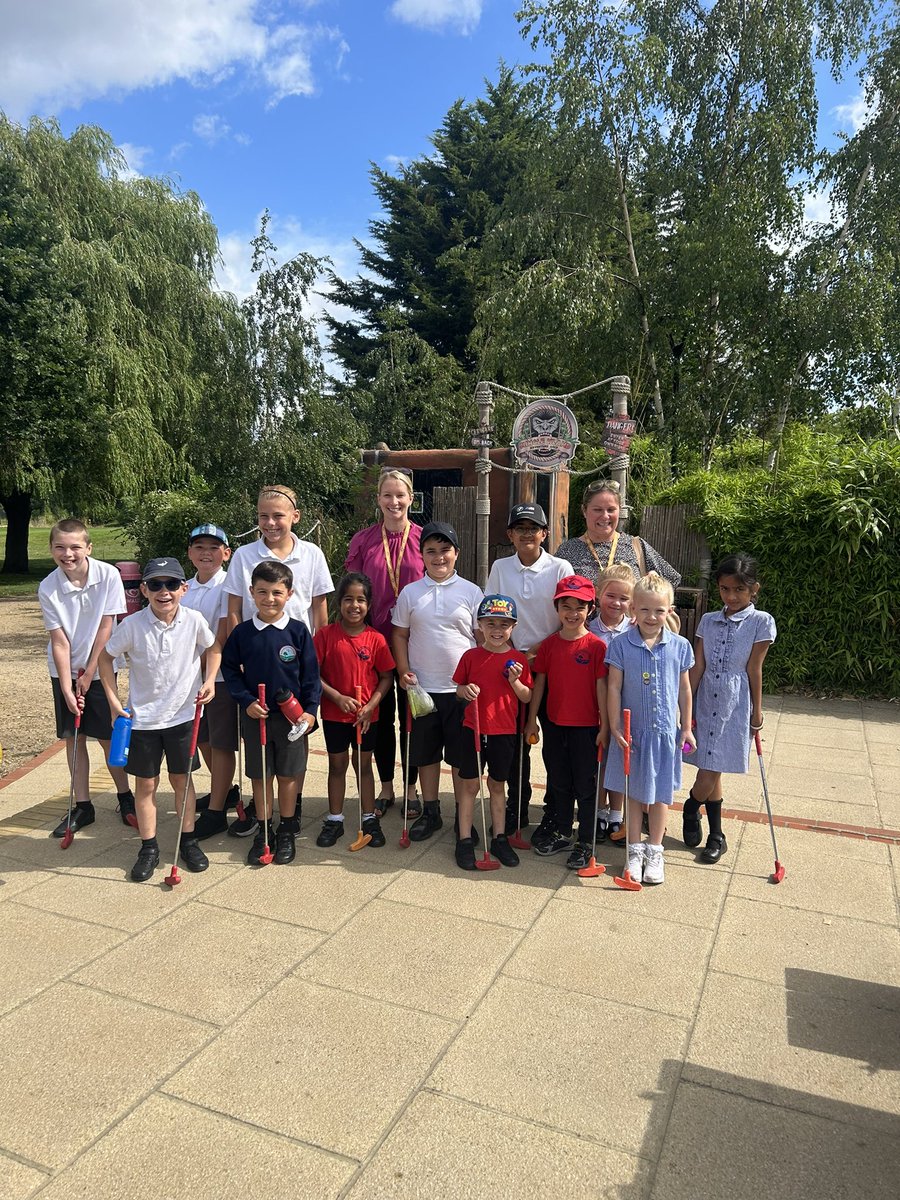BrookfieldSM3's tweet image. We celebrated our Golden raffle winners today @hortongolfpark ⛳️ 🦍 for their incredible behaviour and following our Golden Rules 😀 #positivebehaviour @LEOacademies
