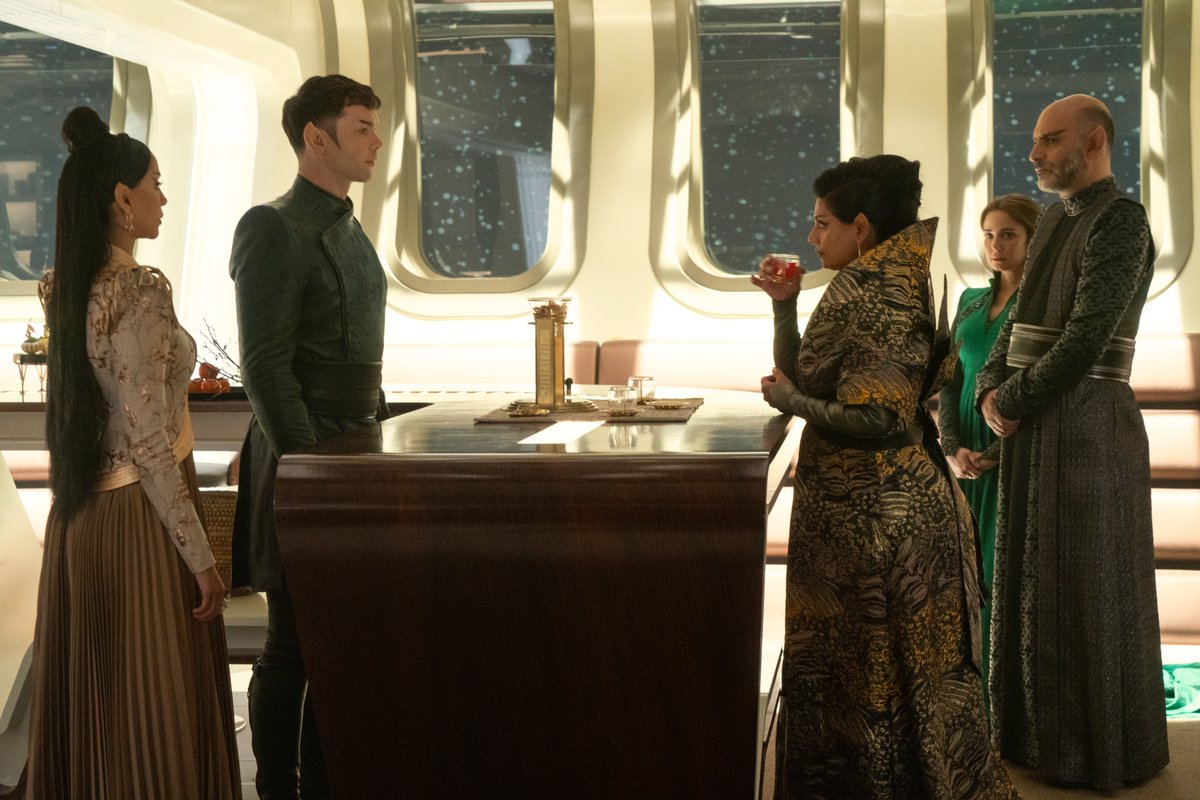 🚨NEW SNW PROMO IMAGES

#StarTrekDiscovery's Mia Kirshner also returns as a guest star in this week's #StrangeNewWorlds, as Spock's mother 'Amanda Grayson'. Along with our first look at T'Pring's parents T'Pril (Ellora Patniak) and Sevet (<a href="/MichaelBenyaer/">Michael Benyaer</a>).

#StarTrek