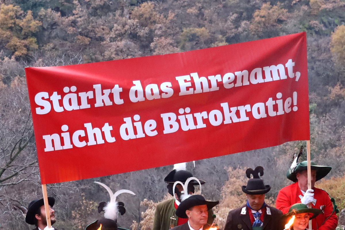 schuetzentirol's tweet photo. #Landesgesetz zum Ehrenamt: Wo ein Wille, da ein Weg!
Es sei an der Zeit, besonders beim Südtiroler Ehrenamt die eigene Autonomie mit Leben zu füllen, so der Schützenbund.
▶️ https://t.co/l6pypZJfGa
#Ehrenamt #inNot #Landesregister #Autonomie #Schützenbund #SSB #Tirol https://t.co/p4NizkANNK