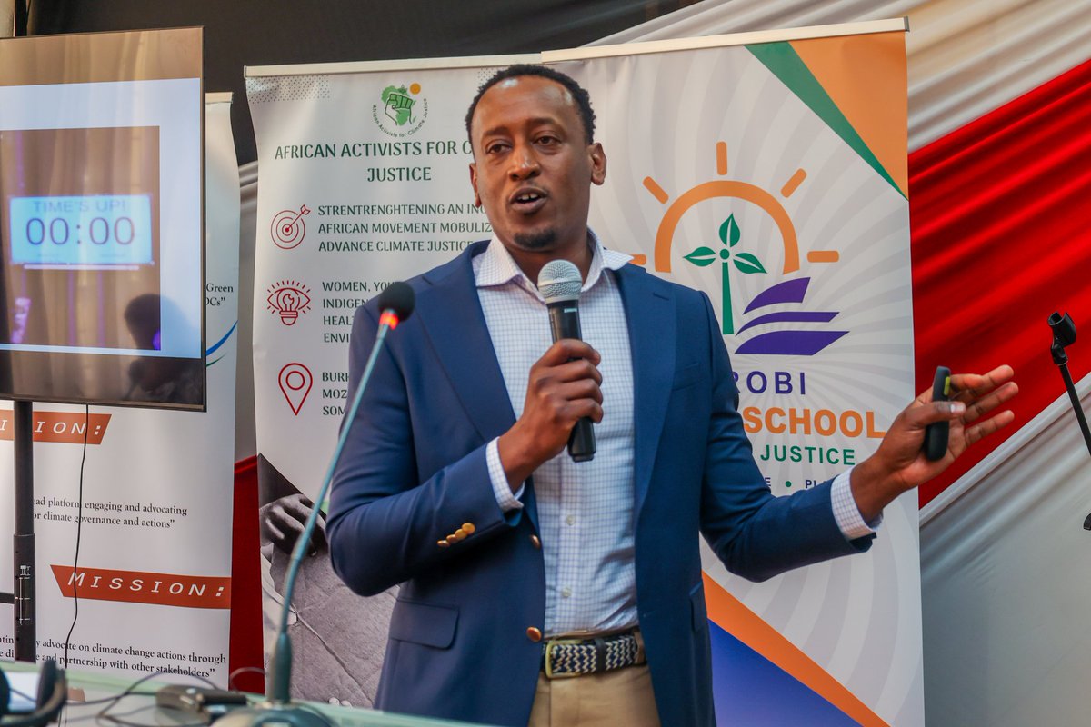 Summer_School1's tweet photo. "Building a just and sustainable future starts with understanding the concepts of just Transition!" Ted Moya; Lecture Oxford University, during  @Summer_School1 Cohort III training. Let's pave way for fair world together!
#NSSCJ3
#climatejusticeschool
@PACJA1 
@acsea_54 
@Sida https://t.co/zb9OgFQZxZ