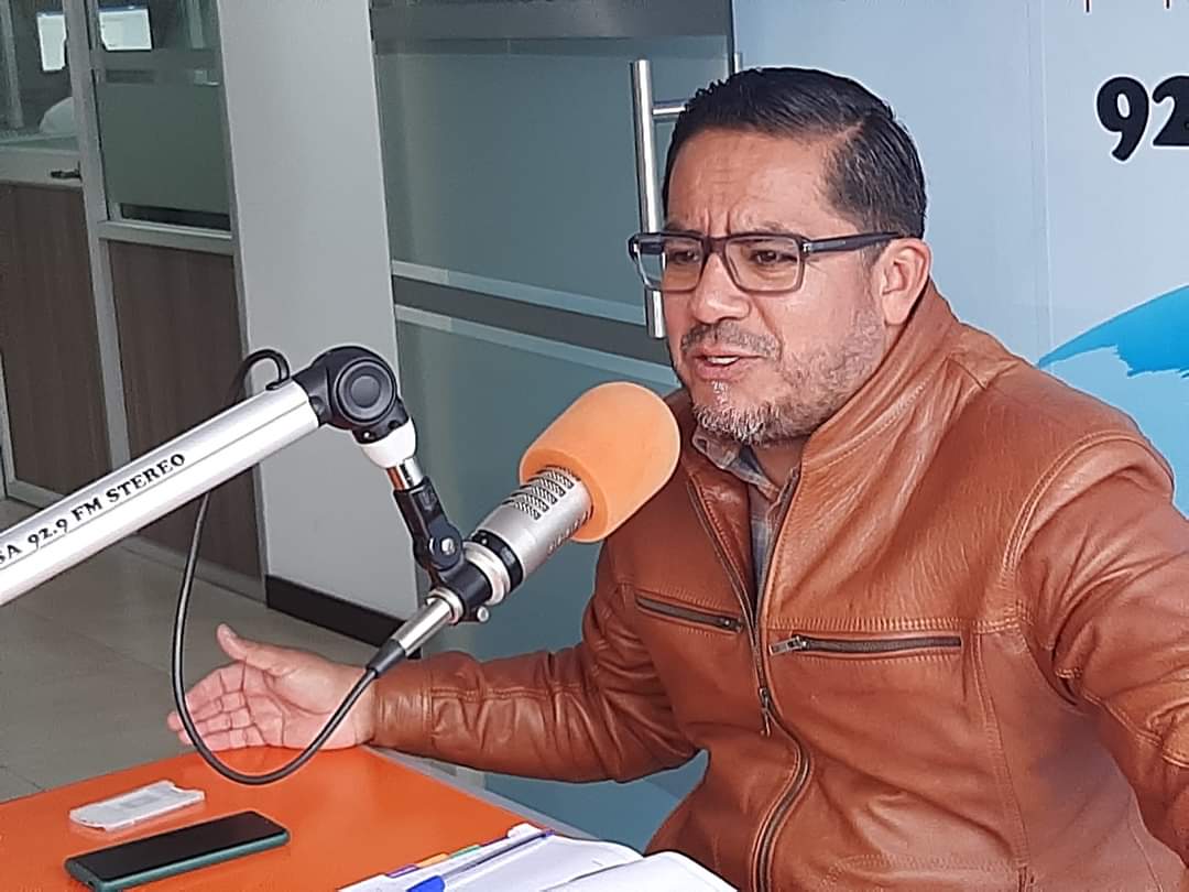josevillavicenf's tweet photo. Gracias a la  radio @LaPoderosaEc por la entrevista, estuvimos conversando sobre la seguridad social.
#elIESSnosevende
#elIESSsedefiende https://t.co/j54L5GSQKV