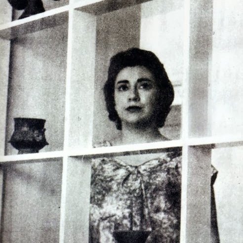 «Escribo porque yo, un día, de adolescente, 
me incliné ante un espejo y no había nadie»

— ROSARIO CASTELLANOS