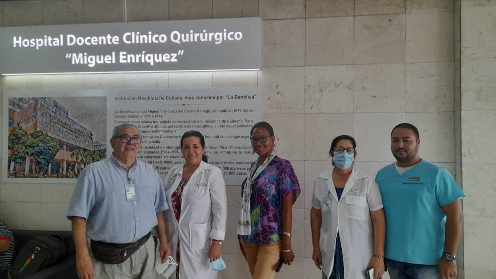 El_Rebelde_MIR's tweet photo. Recorrió el Sec.Gral. Del MIR @MIRdeChile,Demetrio Hernandez @D_Hernandez54,junto con la Dirección del Hospital Miguel Enríquez Espinoza, las instalaciones de ese completo y complejo centro médico del pueblo cubano,se reunió con sus trabajadoras y trabajadores.
🇨🇱 🇨🇺 @MIRdeChile https://t.co/le2J9PcuMI