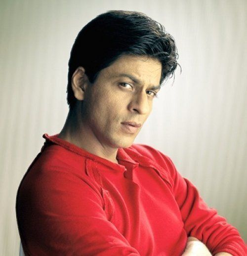 kadaipaneeeer's tweet photo. SRK in Red shirt is a symbol of love https://t.co/f9Q5f1JZAZ