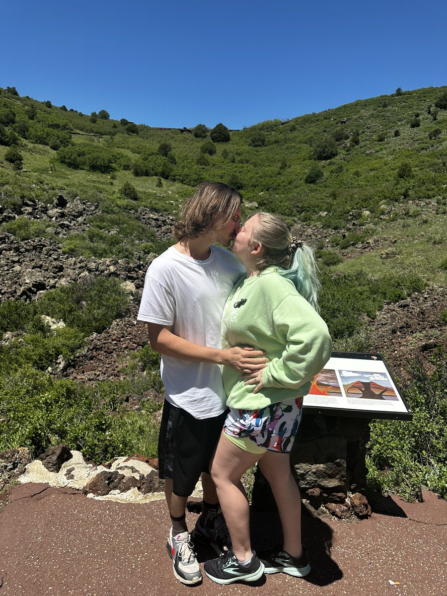 hannahcatess's tweet photo. some pics from my husband and i’s first vacation as a married couple 😁 https://t.co/6QRPg8anPK