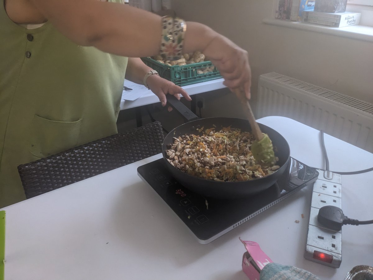 wiseaboutfood's tweet photo. Great cooking @OneHousing today in Camden, mini quiches and vegan miso brownies https://t.co/sumjcXUeDS