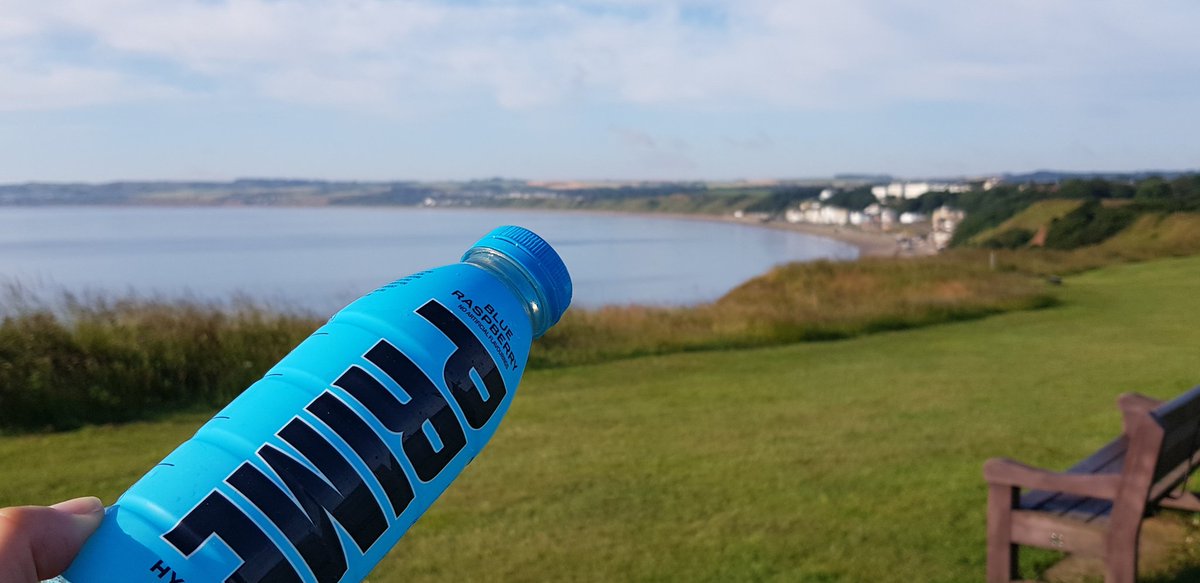 Trip away to the coast & the lovely #ClevelandWay. Hardly any #litter to be found & the beach was spotless 😁. Binned the pieces we did spot including quite a few plastic rings from drinks bottles. @northyorksc @Filey_UK @LitterReporting @KeepBritainTidy @2minuteHQ #leavenotrace