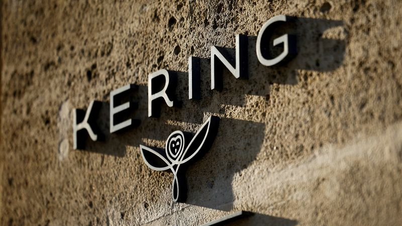 AUSGLOBALUK's tweet photo. Gucci-owner Kering paid $3.8 billion for French fragrance label Creed – FT

Visit: https://t.co/VWkL6UYKql 

#Kering #GucciOwner #CreedFragrance https://t.co/PdaMzA30Uy