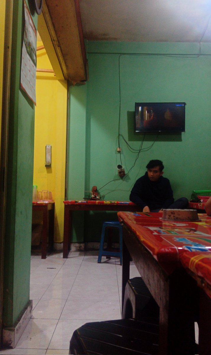 _acong04's tweet photo. Makan lagi, tempat yang sama https://t.co/Hf1F9NUxnt