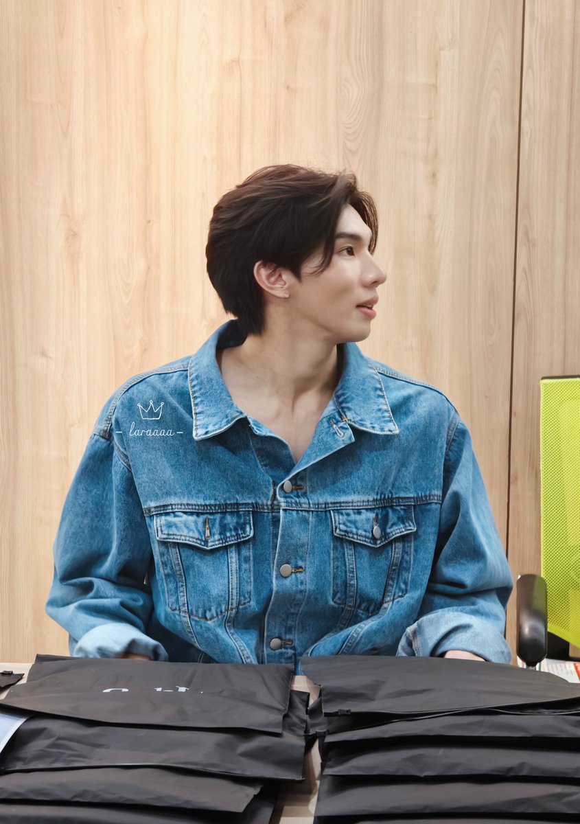 laraaaa02911231's tweet image. Let's join our lovely family #SizeL 💕💕 @LongshiLee7 

#Longlee
#LongleeBirthdayFanmeeting2023