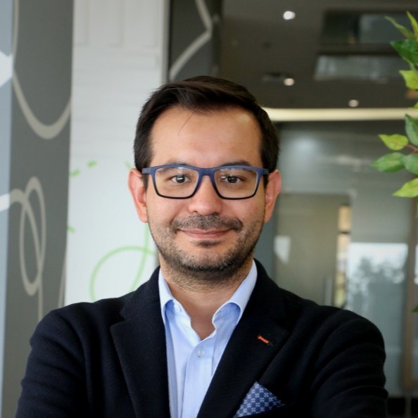 aula_divergente's tweet photo. Conoce el perfil de nuestro entrevistado Jorge Riveros (@sinsubtitulos) quien nos acompañó a analizar la migración venezolana en Colombia 🌎📚🚶 https://t.co/FomLDj2YNh