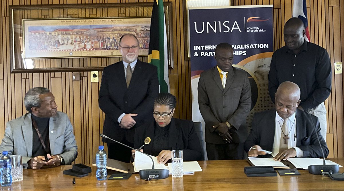 rsaembliberia's tweet photo. Key #Liberia-#SouthAfrica moment to advance #Science diplomacy. Today's MoU Signing ceremony at @unisa between the Heads of 2 iconic Universities: the University of Liberia &amp; the University of South Africa. Global South &amp; African co-operation in action! 

@iqbalau_ https://t.co/XhZSdaWXVW