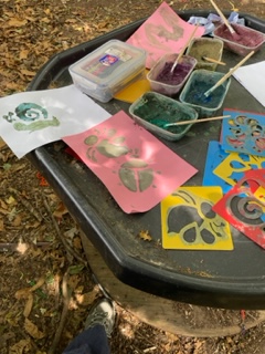 NectonFS's tweet photo. So many things happening today with Elm class. Using ID sheets for minibeasts, tyre swings, chilling in a hammock, mud painting, mud cooking. Finishing with a grounding and reflection moment as we connected to the earth. #eyfsdevelopment https://t.co/K6qLgnypIM