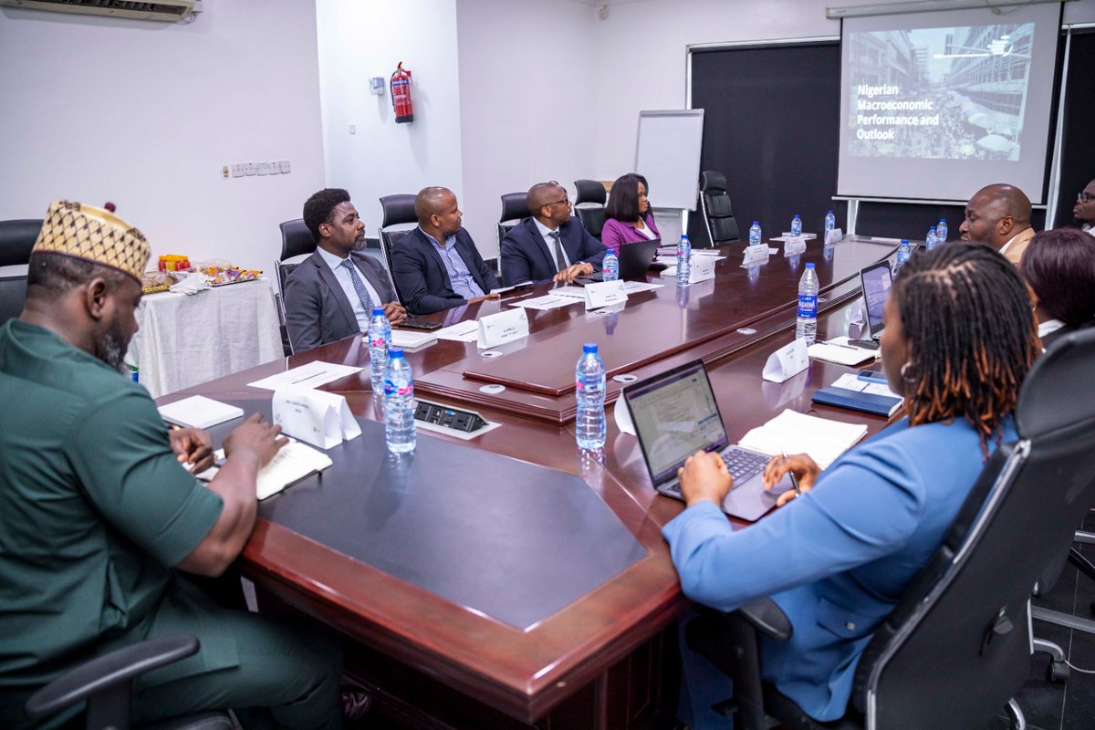 Earlier today, a delegation of the Standard Bank Group Institutional Investors, including Kgosi Tshite of Standard Bank, Tinashe Hove of Laurium Capital, Blessing Oladipo and Muyiwa Oni of Stanbic IBTC Bank visited the #NESG Secretariat in Lagos to discuss mutually beneficial…