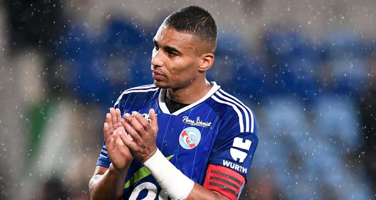 alex_djiku's tweet photo. Chers Alsaciens,

Je suis arrivé ici en 2019, 4 ans, et une centaine de matchs plus tard, je suis un homme heureux et accompli. 
C’est en grande partie grâce au Racing Club de Strasbourg 🔵⚪️
Je n’oublierai jamais ces moments à La Meinau, ces ambiances folles, cette ferveur. 1/4 https://t.co/QviSf6YrxK