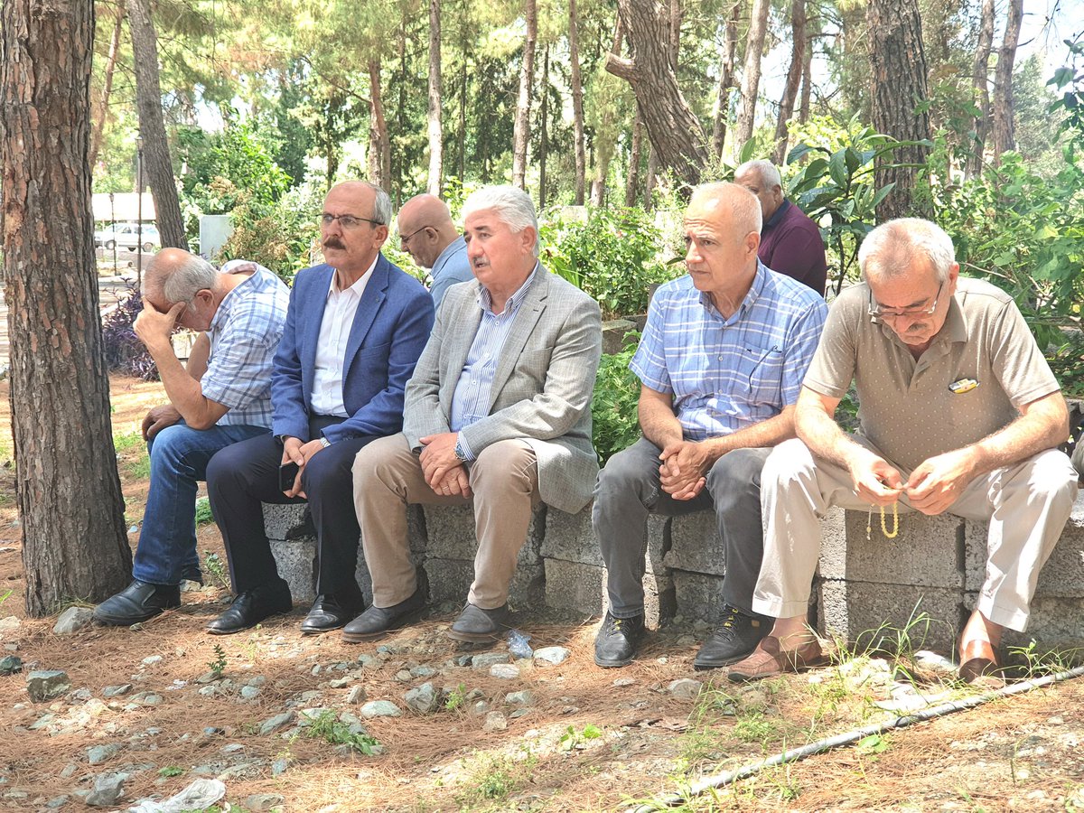 HBTurkoglu's tweet photo. 📍#Dörtyol~Karakese Kabristan'ında AK Parti Dörtyol Önceki Dönem İlçe Yönetim Kurulu Üyemiz Hacı Doğan Kardeşimizin Kıymetli Anneleri, #Merhume #EmineDoğan'ı  Alemlerin Yegâne Rabbi Olan Yüce Mevla'ya Uğurladık
▪
🤲Merhumenin Ruhu Şad, Kabri  Pür Nur, Makamı Cennet Olsun https://t.co/Ok0ccWyjZG