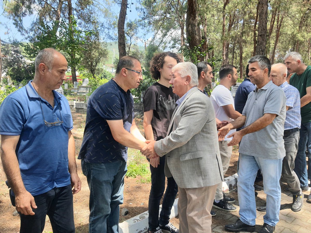 HBTurkoglu's tweet photo. 📍#Dörtyol~Karakese Kabristan'ında AK Parti Dörtyol Önceki Dönem İlçe Yönetim Kurulu Üyemiz Hacı Doğan Kardeşimizin Kıymetli Anneleri, #Merhume #EmineDoğan'ı  Alemlerin Yegâne Rabbi Olan Yüce Mevla'ya Uğurladık
▪
🤲Merhumenin Ruhu Şad, Kabri  Pür Nur, Makamı Cennet Olsun https://t.co/Ok0ccWyjZG