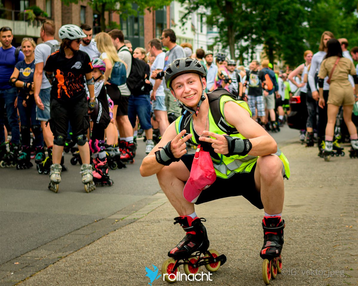 Duesseldorf's tweet photo. Rollschuhe an &amp; los geht's! 🛼

Am 13.7. startet wieder die @Rollnacht #Düsseldorf - die 21 km lange Strecke führt euch um das Stadtzentrum. Treffpunkt ist 19.30 Uhr, Wiese an der Reuterkaserne - Startschuss ist 20 Uhr. Wir wünschen euch viel Spaß! 🙂

👉 https://t.co/ECVZQzEktj https://t.co/BVnMrHAyaK