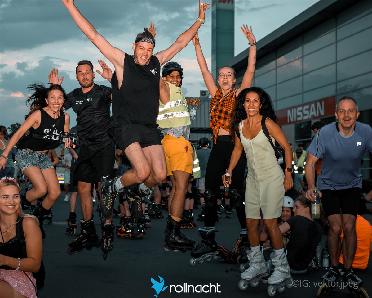 Duesseldorf's tweet photo. Rollschuhe an &amp; los geht's! 🛼

Am 13.7. startet wieder die @Rollnacht #Düsseldorf - die 21 km lange Strecke führt euch um das Stadtzentrum. Treffpunkt ist 19.30 Uhr, Wiese an der Reuterkaserne - Startschuss ist 20 Uhr. Wir wünschen euch viel Spaß! 🙂

👉 https://t.co/ECVZQzEktj https://t.co/BVnMrHAyaK