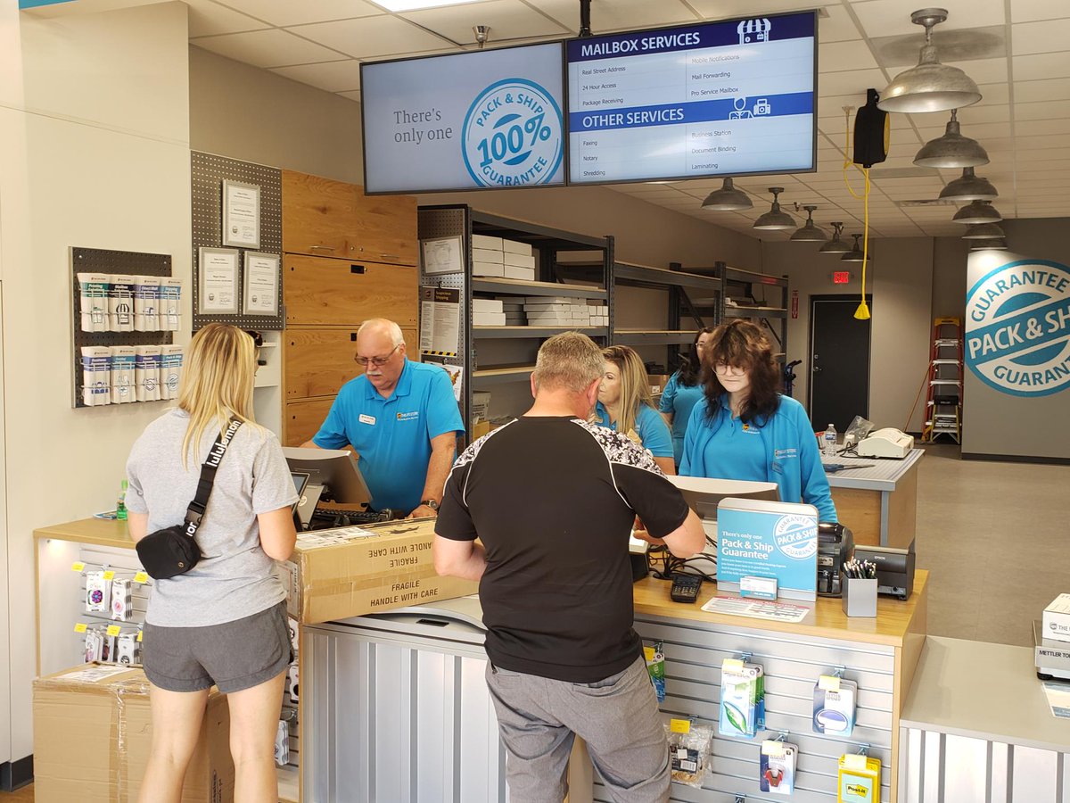 ywchamber's tweet photo. The #BigBlueScissors love a good ribbon-cutting and boy, did they DELIVER today! 😉✂️

UPS is now in Trumbull County offering a range of services, including printing, shipping, notary, packing, returns and more.

Check them out at 3617 Elm Rd., NE in Howland! https://t.co/F9hbKlIgu3