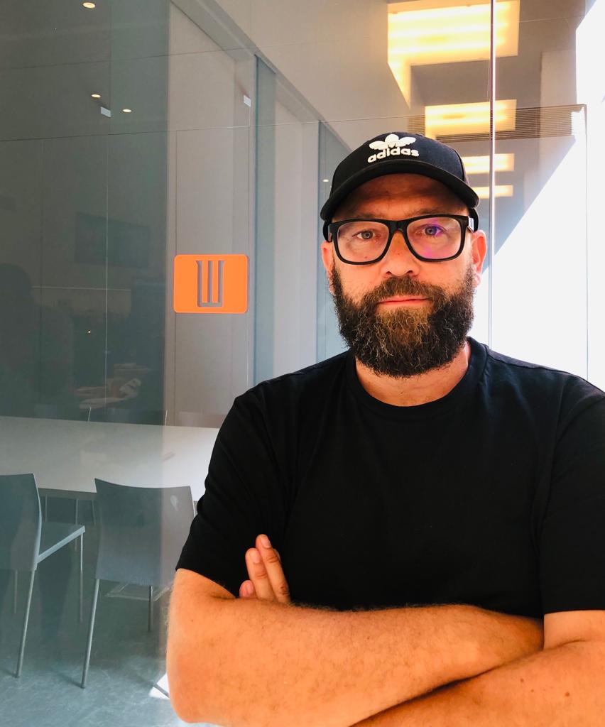 antoniojuli's tweet photo. 💻 Avui començo una nova aventura a VilaWeb, el degà de la premsa digital catalana, com a Head of Social Media.

🔶 Estic orgullós de pertànyer a un dels mitjans de referència al meu país. Afronto el repte amb l'entusiasme de les meves passions, els mitjans i les xarxes socials https://t.co/BCe2nORNxh