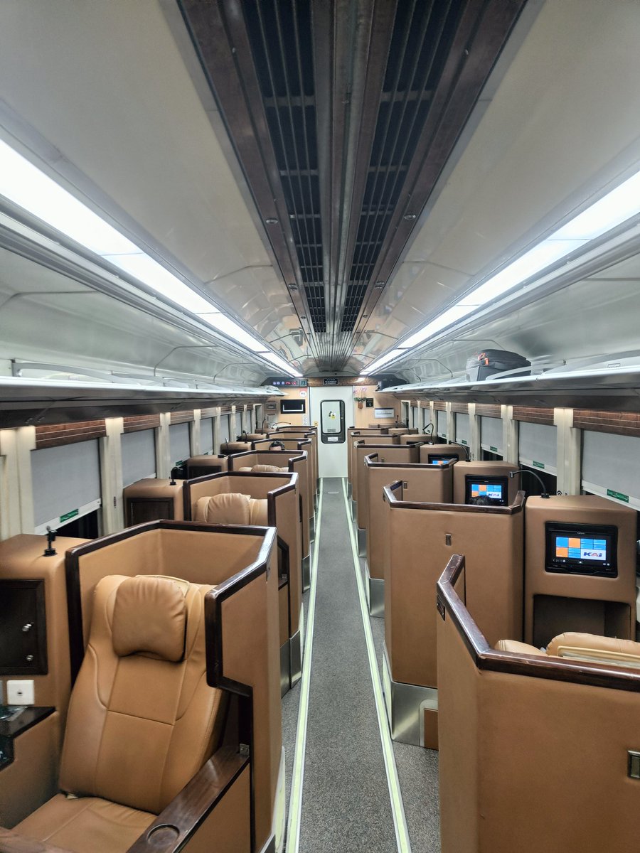transliburan's tweet photo. Interior Cabin Luxury Class (Sleeper) https://t.co/jCkw2iddRf