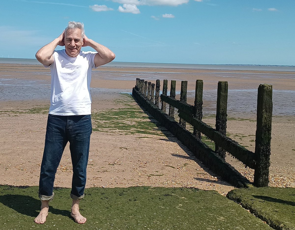 LewisSchaffer's tweet photo. Sunny day on the posh Kent Coast! #leysdown #sheppey https://t.co/xDTHOlkdwr
