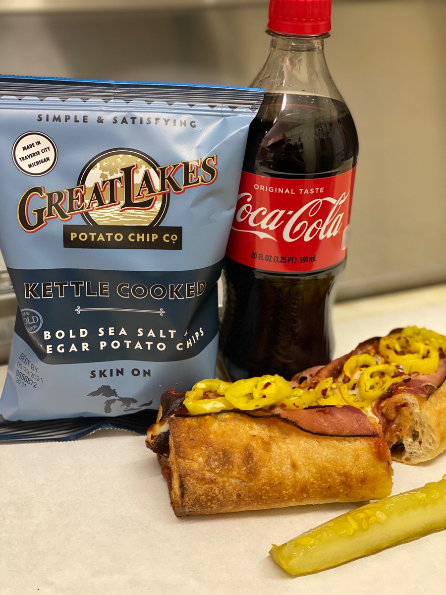 GLGrinders's tweet photo. #15 Pizza Grinder for your viewing pleasure today. Ham, Pepperoni, Salami, Capicola, &amp; Melted Prov. Dressed with house sauce, marinara, banana peppers, crushed red peppers, &amp; rosemary italian seasoning. 11a-7p

#grinderseason #extendedhours #clickandorder

https://t.co/6PPQ4n7WTd https://t.co/dUToI1mbqj