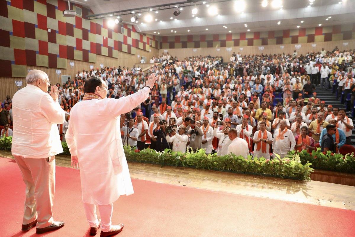 JPNadda's tweet photo. आज गुजरात में विगत 9वर्षों में मोदी सरकार की उपलब्धियों के बारे में वड़ोदरा लोकसभा के पदाधिकारियों व कार्यकर्ताओं से संवाद किया।

भाजपा का प्रत्येक कार्यकर्ता जनसेवा के संस्कार से परिपूर्ण है। वैश्विक महामारी हो या राष्ट्रीय आपदा, हमारे कार्यकर्ता सदैव प्रत्येक नागरिक की सेवा हेतु समर्पित रहे हैं।

आदरणीय प्रधानमंत्री श्री @narendramodi जी के नेतृत्व में आत्मनिर्भरता और अंत्योदय के संकल्प से समावेशी व सर्वागींण विकास सुनिश्चित हो रहा है।