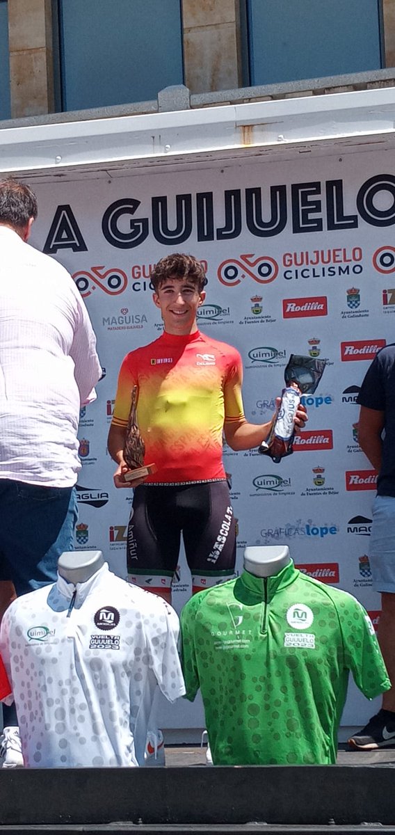 . @cguijuelo #VueltaGuijuelo23
Enrique Maranchón estrena su maillot rojigualdo de campeón de España con la victoria en la segunda etapa de la Vuelta a Guijuelo y la tercera plaza en la General y la Regularidad
@AytoGuijuelo @FCiclismoCyL @fciclismocv
alicanteconelplatogrande.com/2023/07/10/enr…