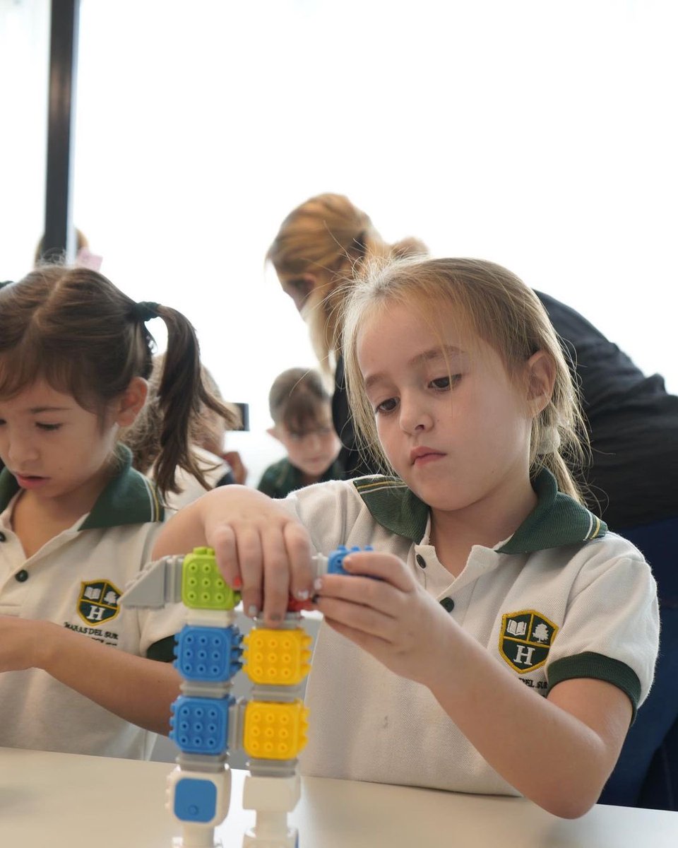 cubroid's tweet image. "Education is the most powerful weapon which you can use to change the world" - Nelson Mandela
#Robotics #STEM #codingblocks #STEAMFun #kidseducation #teachers #learn #play #funlearning #EdTechRevolution #Makeblock #Creativity #Innovation #Imagination