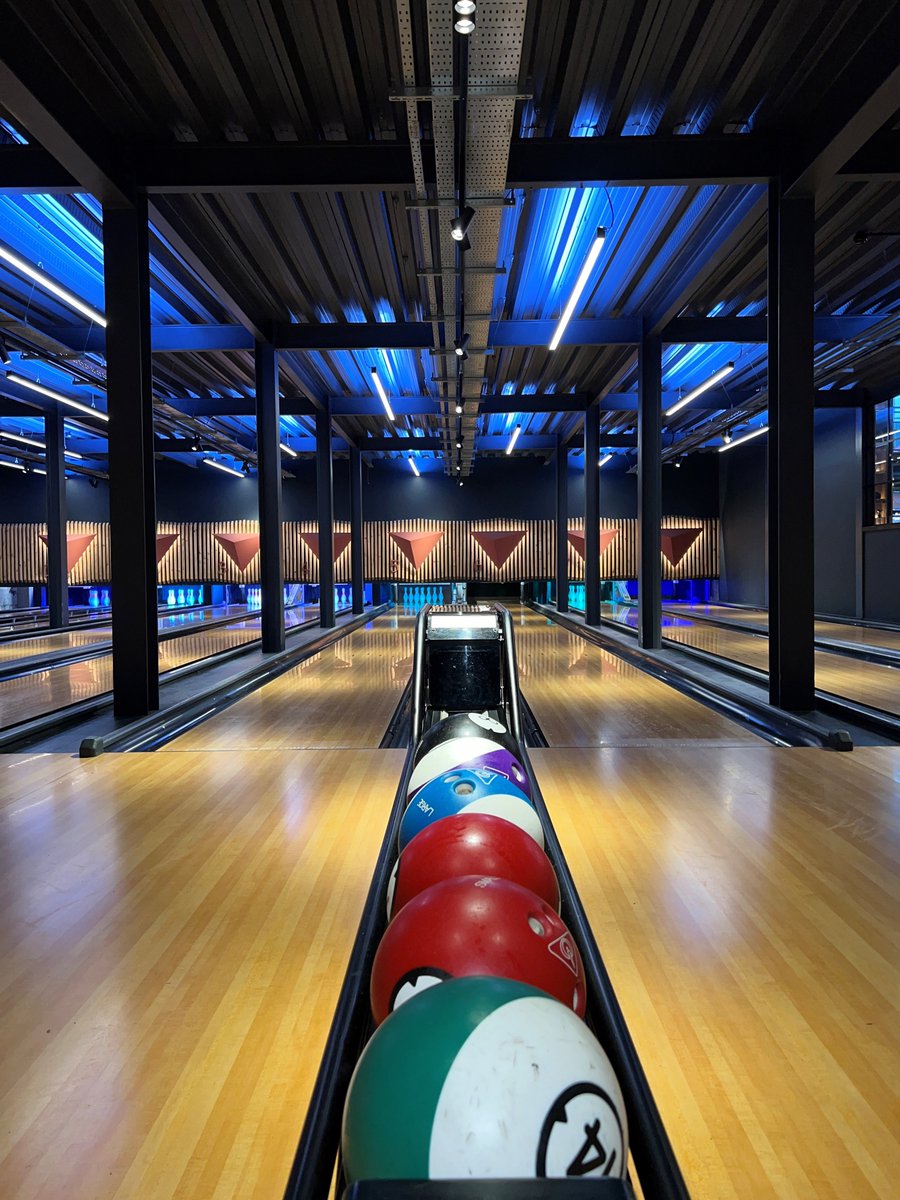 RapidWireless's tweet photo. On Friday we had our team bonding night at PINS Social Club! A fun night full of food, drinks, bowling and a bit of American pool! 🍕🎳🎱🍺

👉🏼Swipe to see the scores 🤩

#pinssocialclub #teambonding #bowling #socialising https://t.co/4KfZhj6KHz