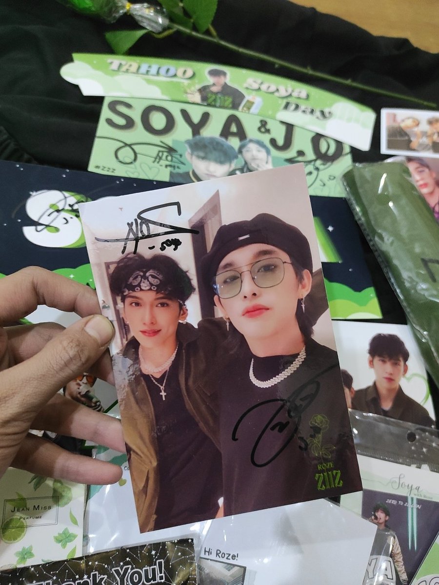 _kirakatsuki's tweet photo. @z2zrozes @Z2ZOfficial Here's sample photocards (both released and unreleased selcas) that you can purchase on our Booth @z2zrozes (Sample lang to . Actual items are unsigned. This poca was signed last CSE)
Also , signed postcards are available too π
#Z2Z #Z2Z_PPOPCONMANILA2023 #ZerotoZillion https://t.co/i3crI01UBV