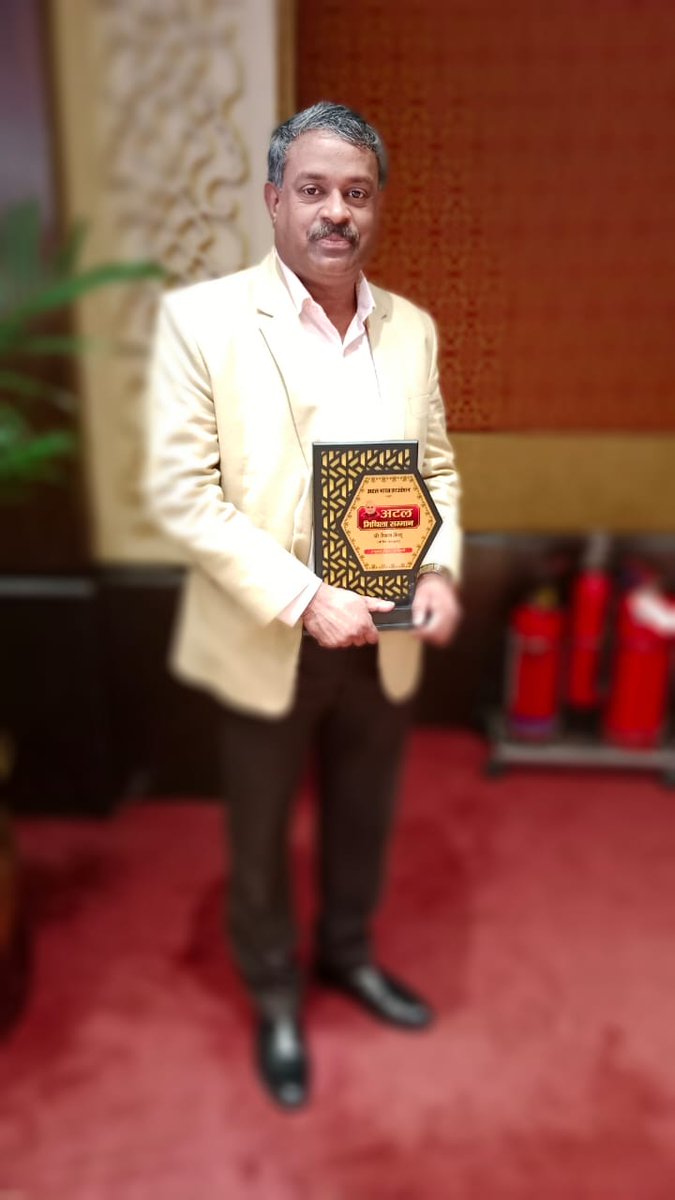 Jacobmathewlive's tweet photo. Happy to share. 

Received the coveted Atal Mithila Awards 2023 (Established in the name of Former Prime Minister of India Late Atal Bihari Vajpayee) for the Media Person of the Year. Hon'ble Governor of Bihar Shri Rajendra Vishwanath Arlekar graced the occasion held at Delhi as the Chief Guest. 

@GovernorBihar
#AtalMithilaAwards 
#AtalBharatFoundation