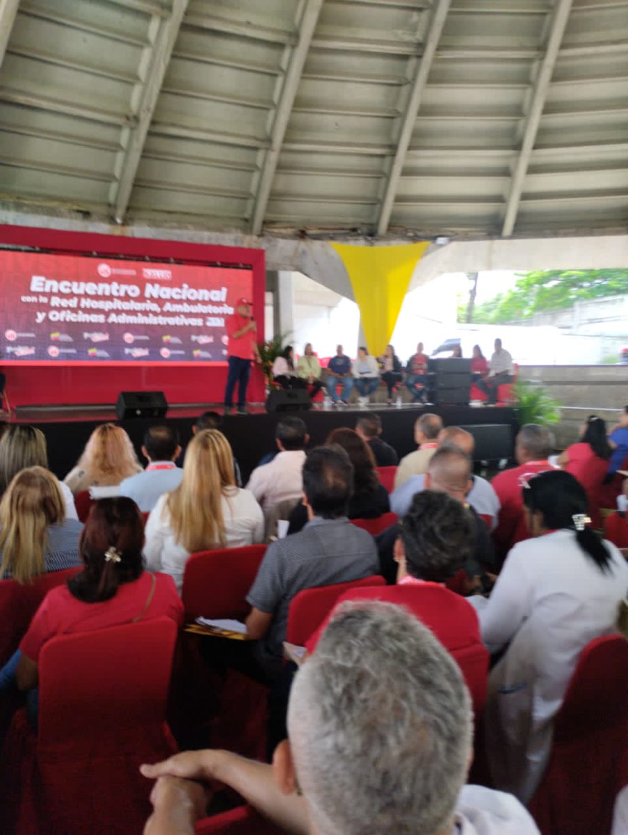 AmbDrEmilioCGom's tweet photo. #10Julio | nuestro @AmbDrEmilioCGom Presentes en el segundo día del Encuentro de Directores y Directoras de la Red Hospitalaria, Ambulatoria y Jefes de las Oficinas Administrativas del IVSS. #JuntosPorCadaLatido @MagaGutierrezV @NicolasMaduro @Somosivss https://t.co/ZIFcahwrHE
