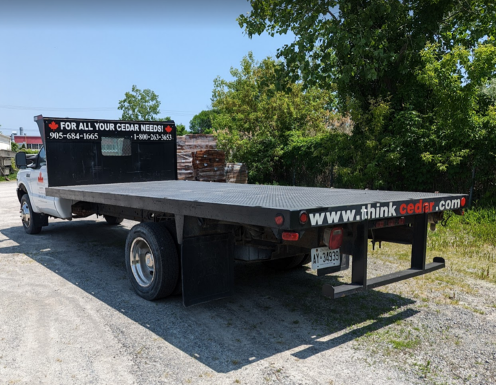 ThinkCedar's tweet image. We deliver!
We coordinate all points of trans-shipment. However, you can also pick up your order from our beautiful Cedar Specialty Shoppe. 
thinkcedar.com/pricelist/
Or, give us a call at 1.800.263.3653. #cedarspecialtyshoppe #cedarlumber #thinkcedar